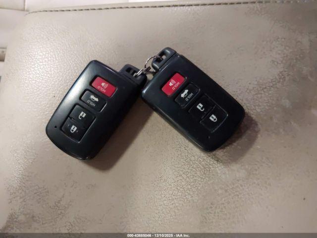 Toyota Camry Xle Image 2