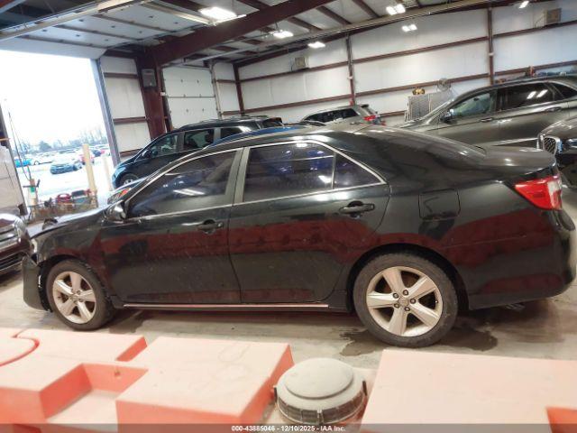 Toyota Camry Xle Image 16