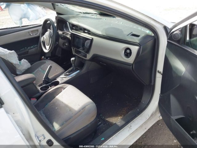 Toyota Corolla Le Image 10