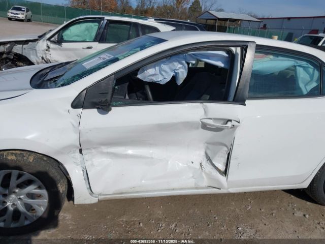 Toyota Corolla Le Image 16