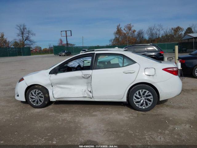 Toyota Corolla Le Image 4