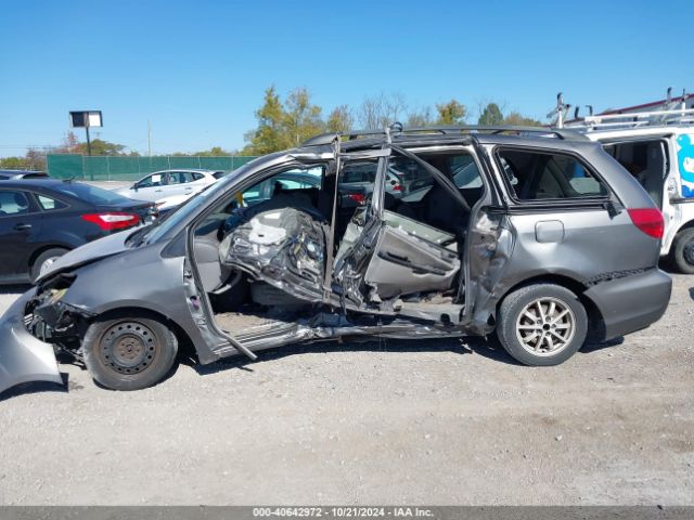 Toyota Sienna Le Image 5