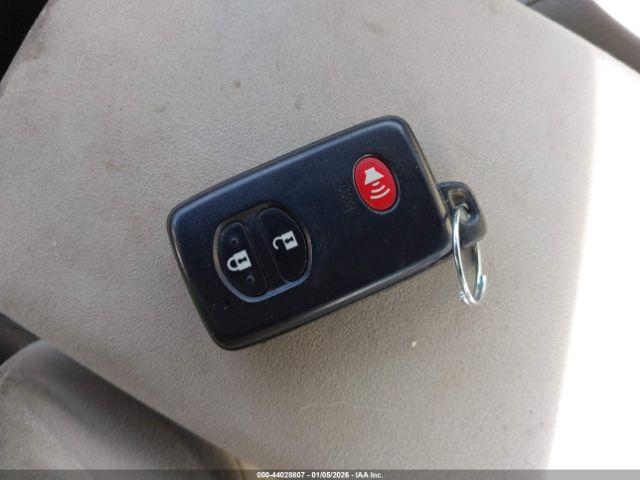 Toyota Prius Two Image 10