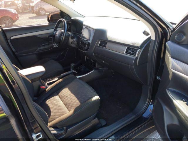 Mitsubishi Outlander Image 2