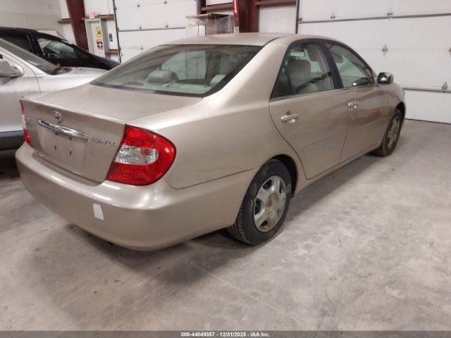 Toyota Camry Le Image 5