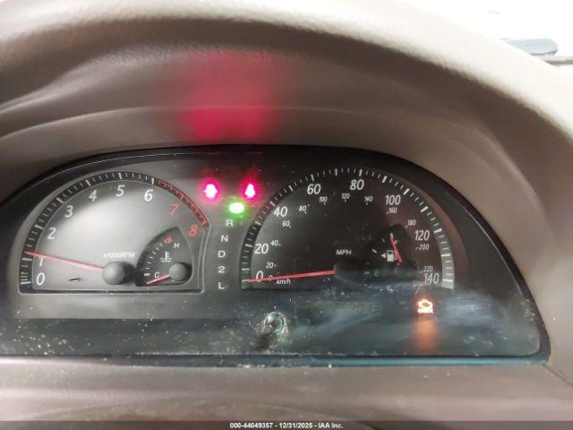 Toyota Camry Le Image 10