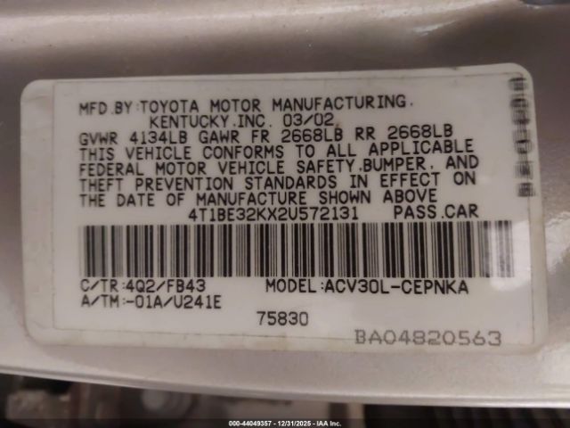 Toyota Camry Le Image 8