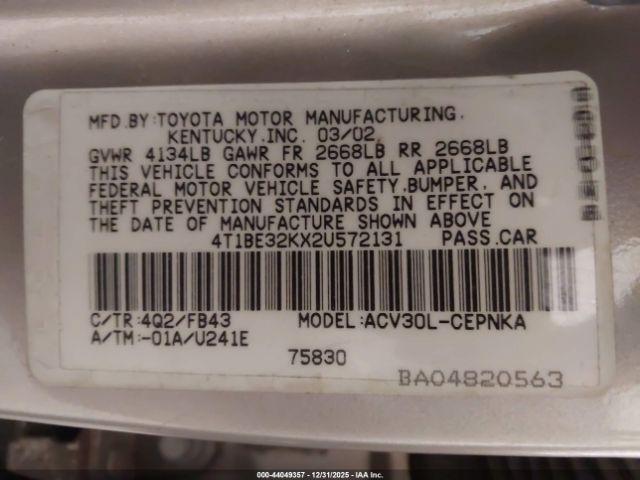 Toyota Camry Le Image 8