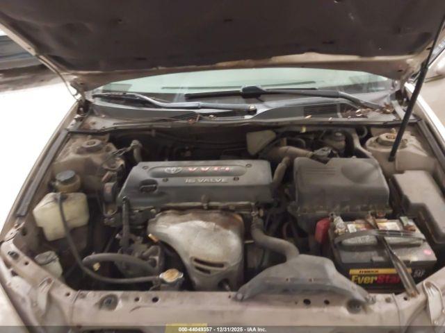 Toyota Camry Le Image 11