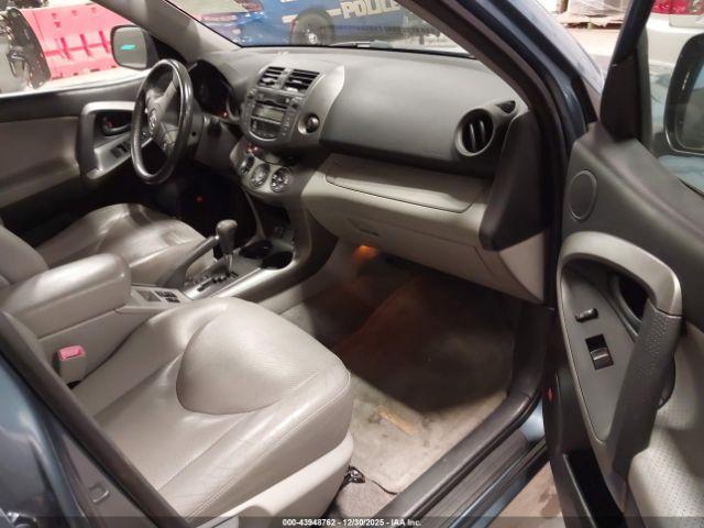 Toyota RAV4 Limited Image 15