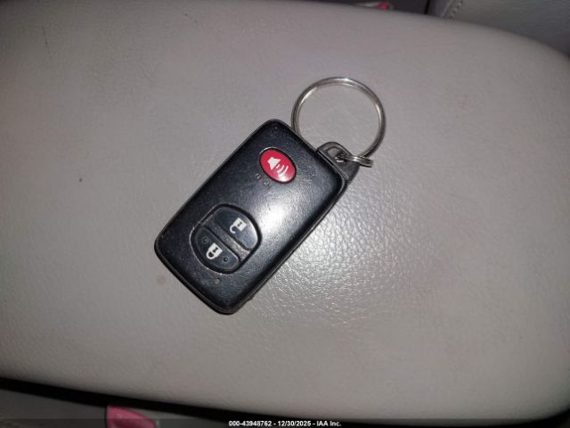 Toyota RAV4 Limited Image 9