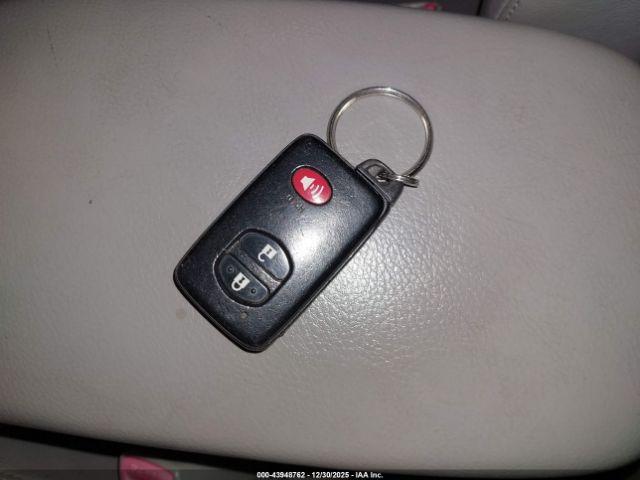 Toyota RAV4 Limited Image 9