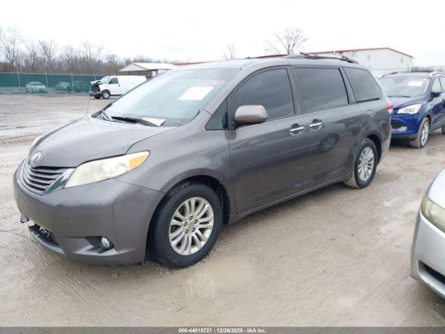 Toyota Sienna Xle V6 8 Passenger Image 2