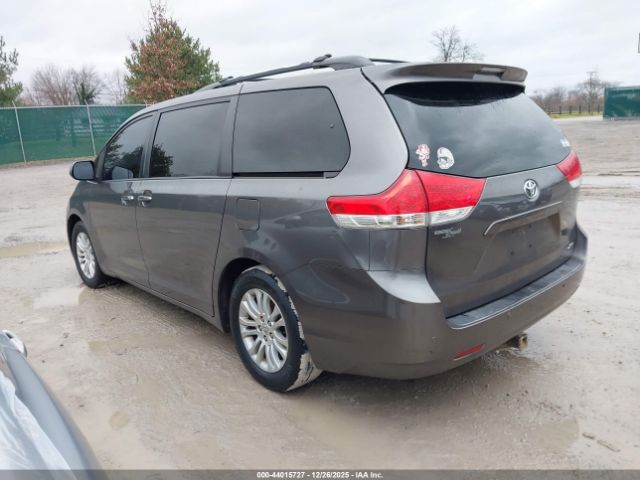 Toyota Sienna Xle V6 8 Passenger Image 7