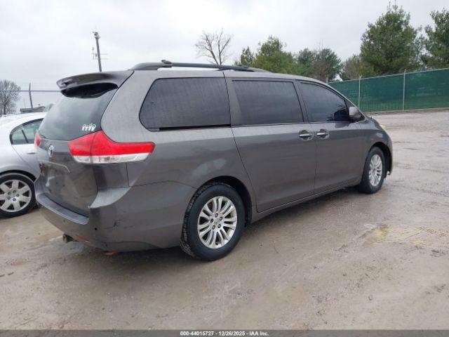 Toyota Sienna Xle V6 8 Passenger Image 6