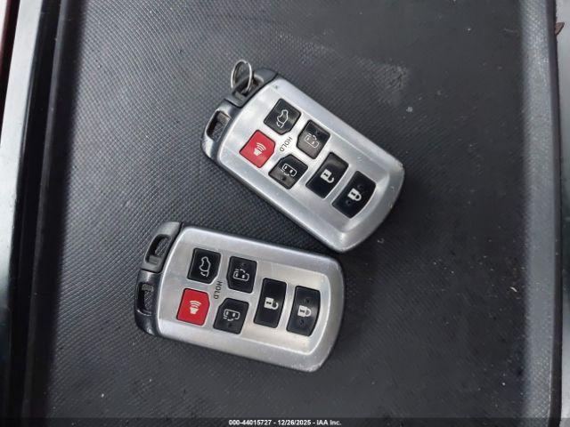 Toyota Sienna Xle V6 8 Passenger Image 11