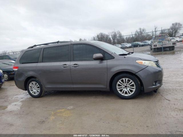 Toyota Sienna Xle V6 8 Passenger Image 13