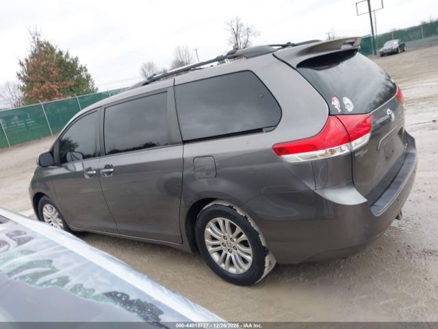 Toyota Sienna Xle V6 8 Passenger Image 4