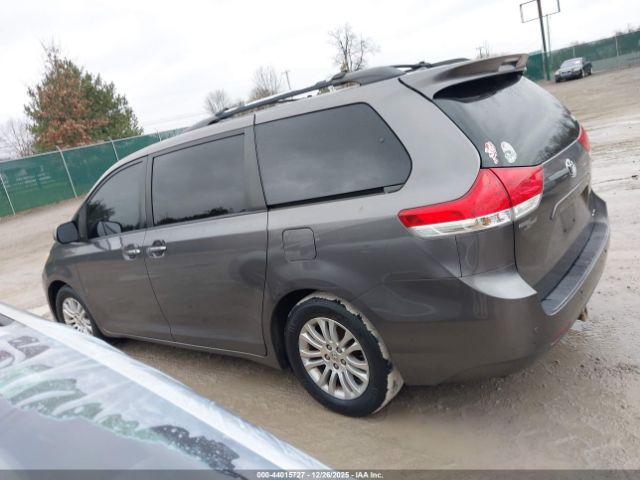 Toyota Sienna Xle V6 8 Passenger Image 4