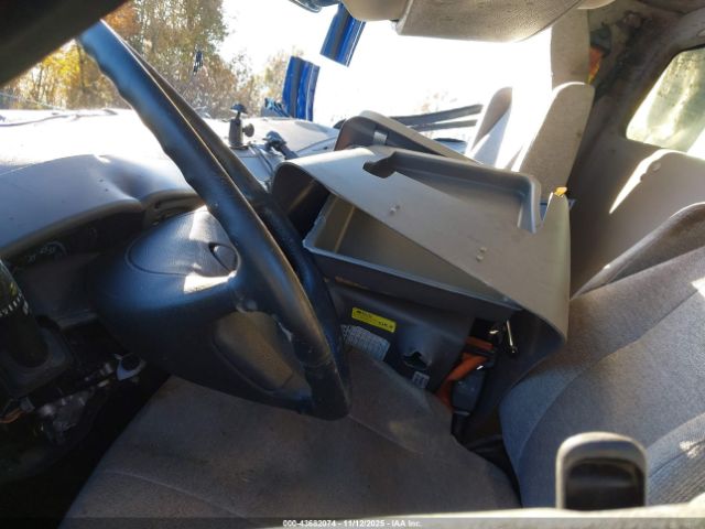 Freightliner M2 106 Image 3