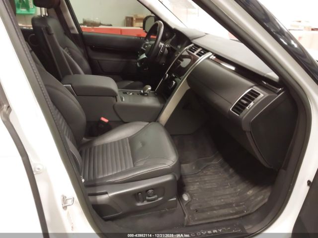 Land Rover Discovery P300 S Image 8