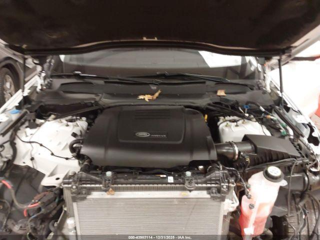 Land Rover Discovery P300 S Image 14