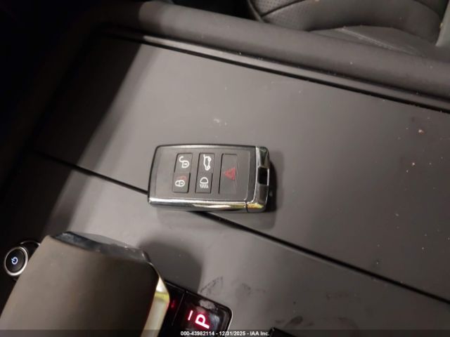 Land Rover Discovery P300 S Image 11