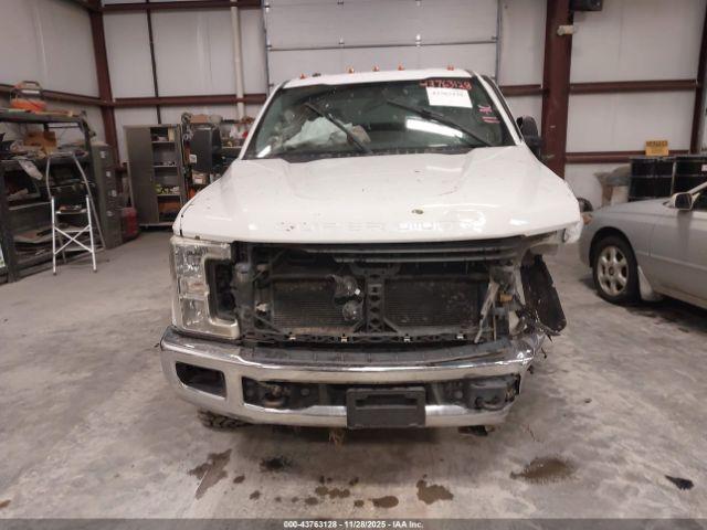 Ford F-250 Xlt Image 10