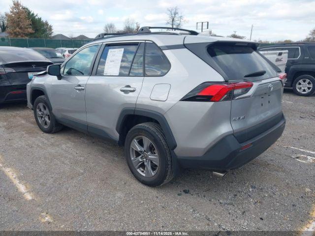 Toyota RAV4 Xle Image 6