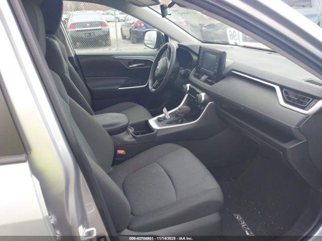 Toyota RAV4 Xle Image 7