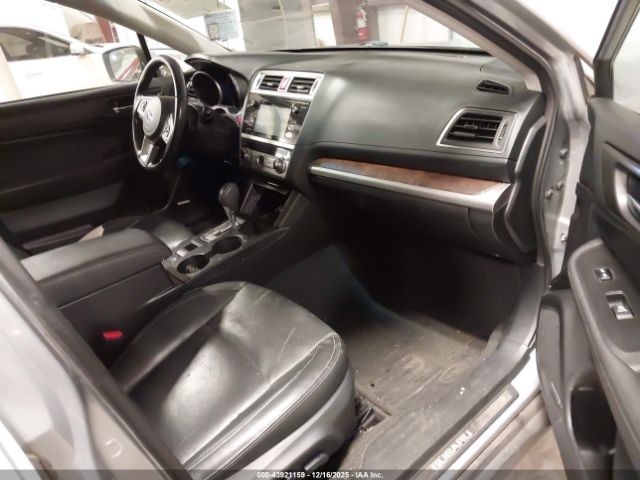 Subaru Outback 2.5i Limited Image 8