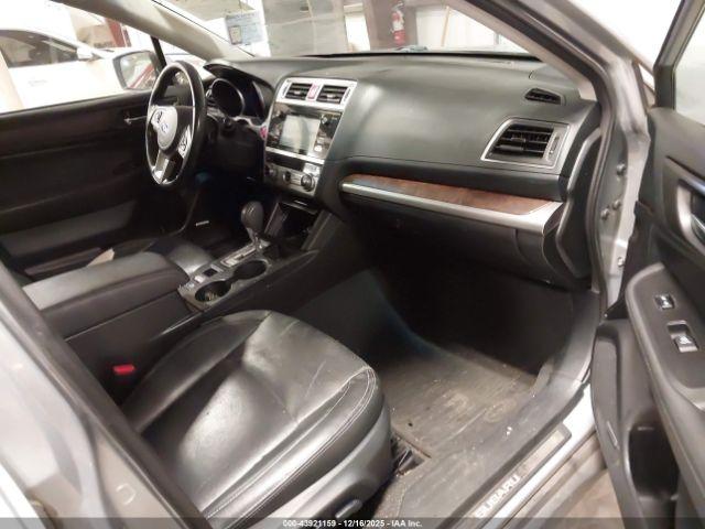 Subaru Outback 2.5i Limited Image 8