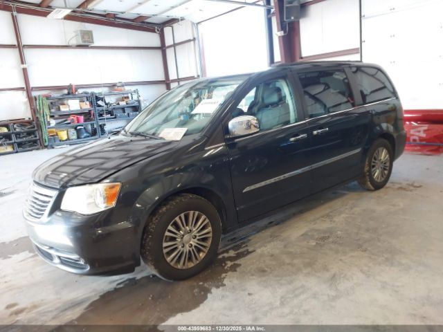 Chrysler Town & Country Touring-l Image 2