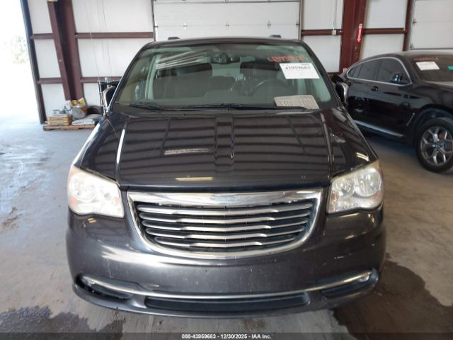 Chrysler Town & Country Touring-l Image 11